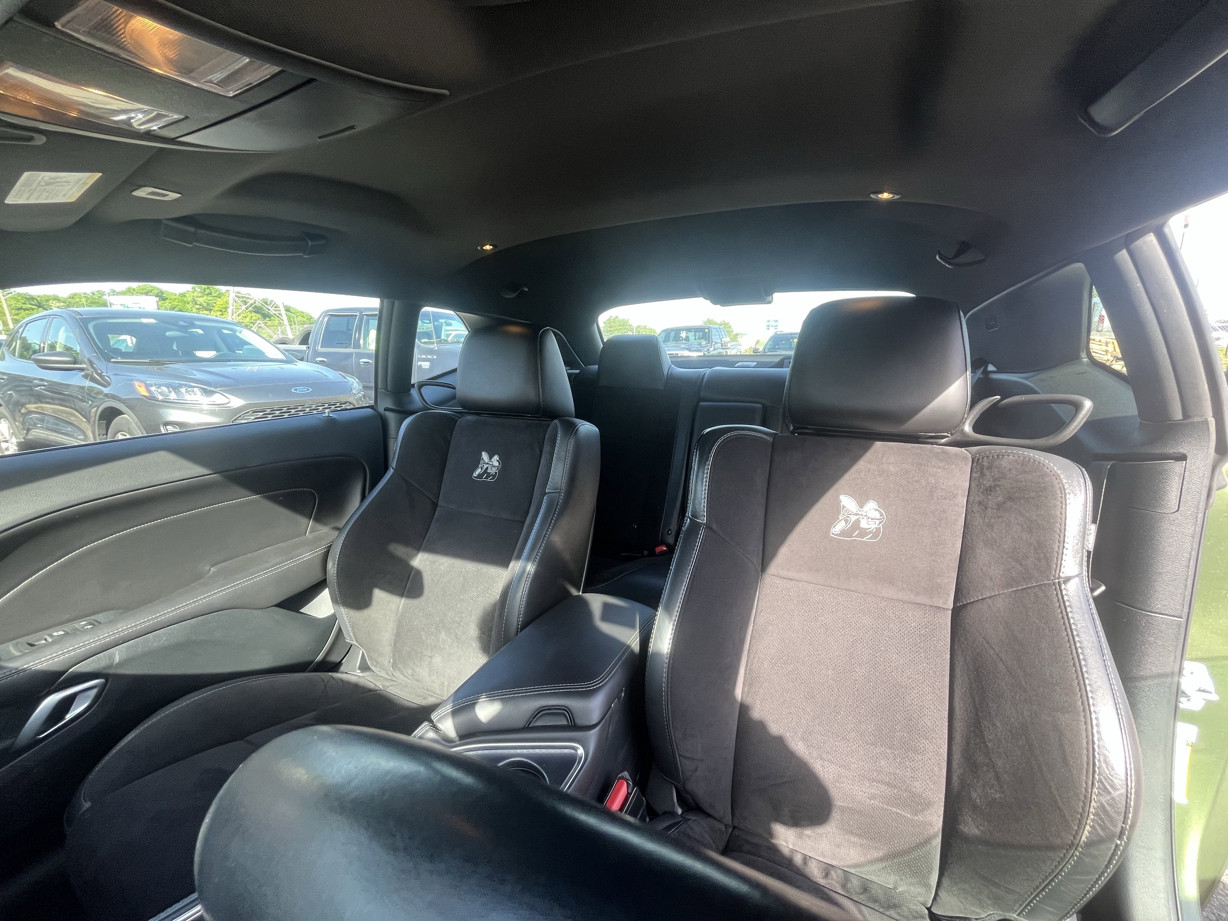 Used 2018 Dodge Challenger R/T Scat Pack w/ Leather Interior Group RWD image 34
