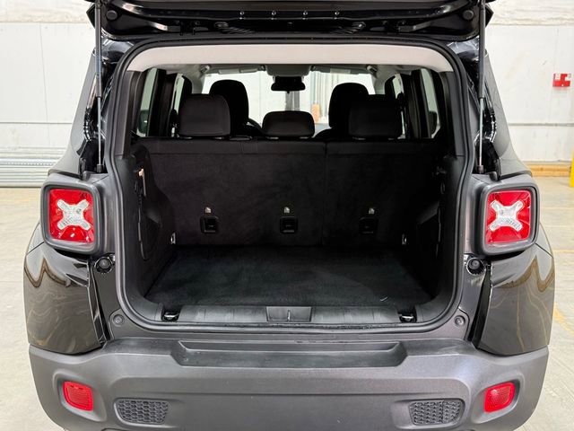 Used 2023 Jeep Renegade Latitude AWD/4WD image 18
