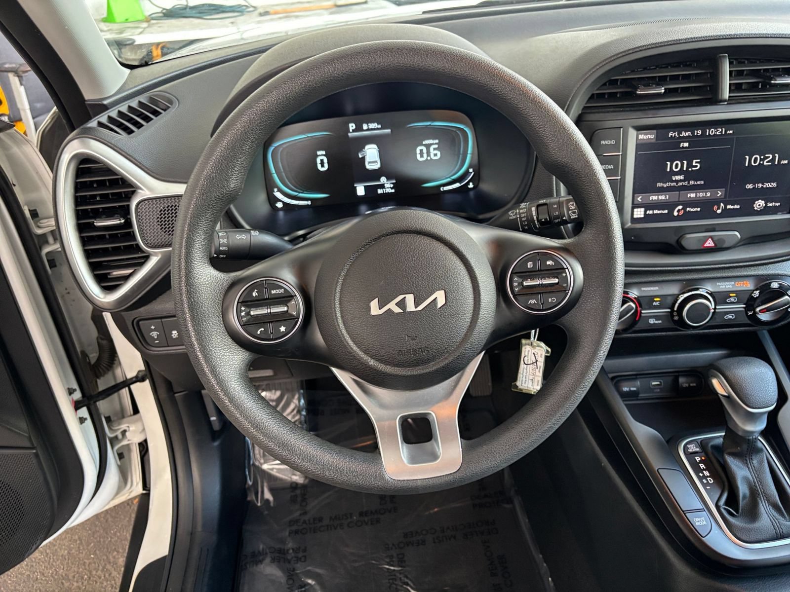 Used 2025 Kia Soul LX w/ LX Technology Package FWD image 28