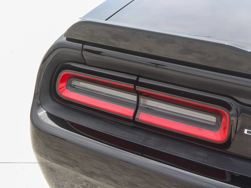 Used 2019 Dodge Challenger SXT RWD image 7