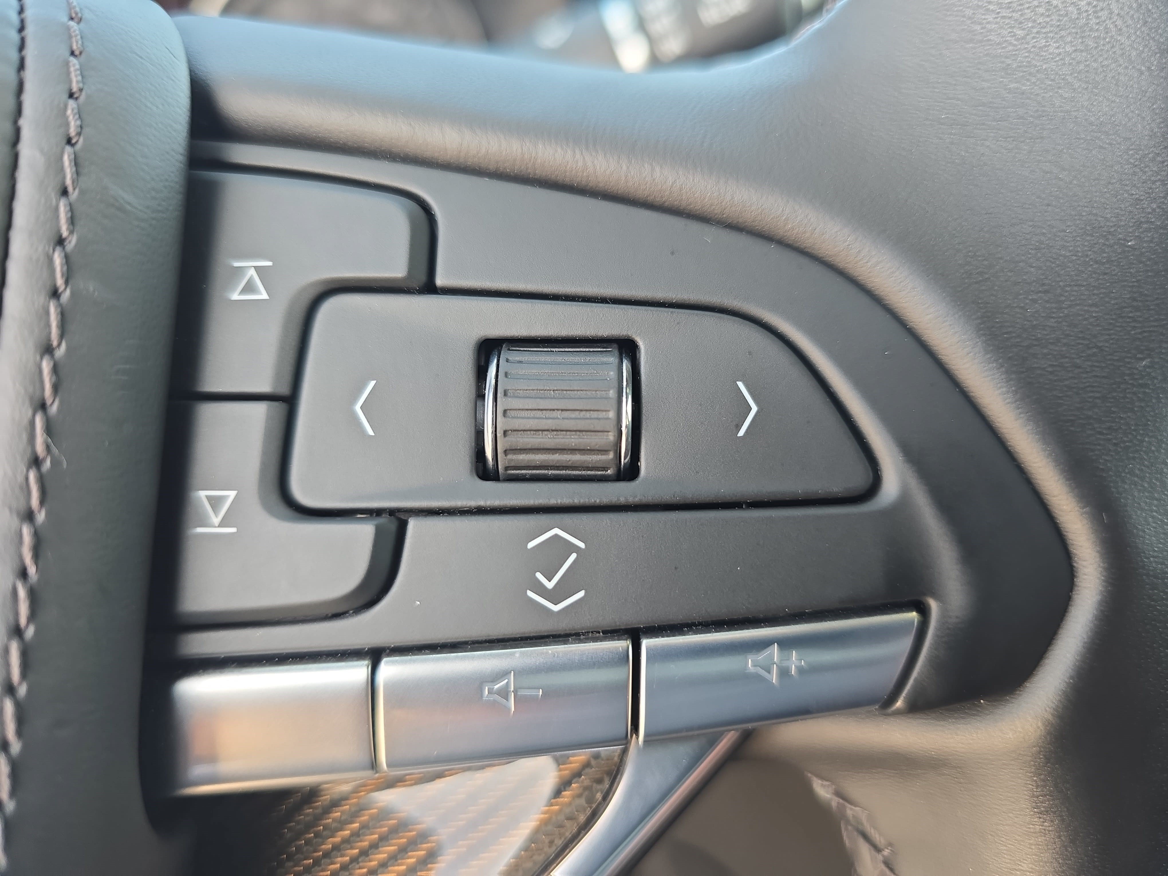 Used 2024 Cadillac XT6 Premium Luxury w/ Platinum Package FWD image 19