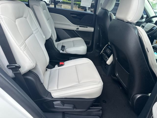 New 2026 Lincoln Aviator AWD w/ Jet Appearance Package image 16