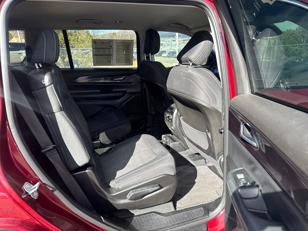 Used 2023 Jeep Grand Cherokee L Laredo image 25