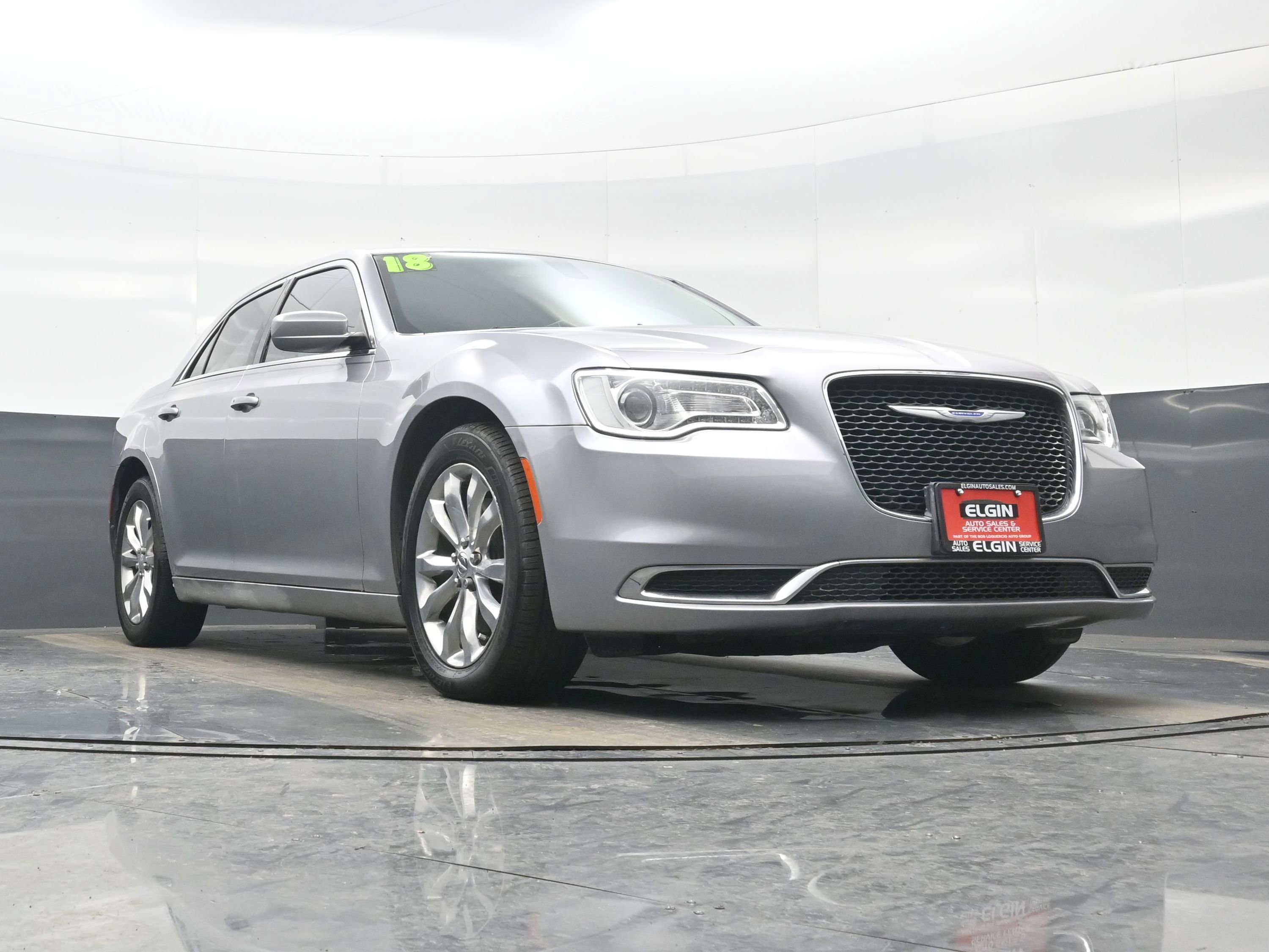 Used 2018 Chrysler 300 Touring image 32