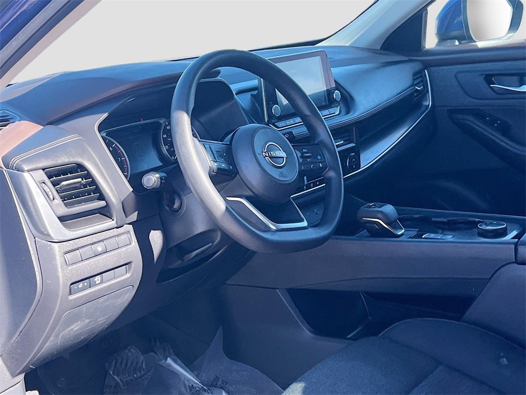 Used 2023 Nissan Rogue SV image 9