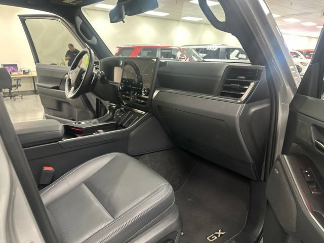 Used 2025 Lexus GX 550 w/ Accessory Package (2T) AWD/4WD image 23