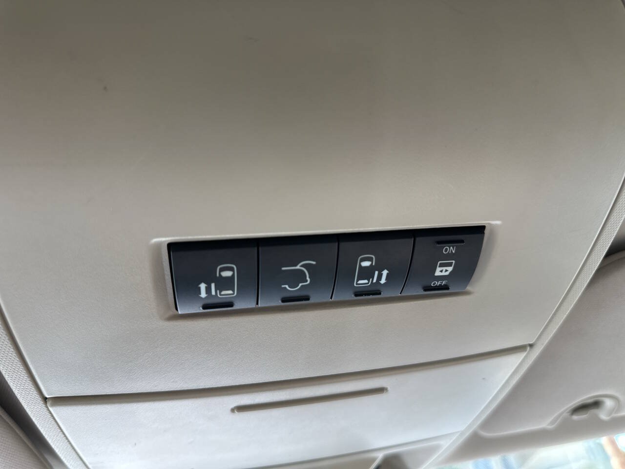 Used 2015 Chrysler Town & Country Touring w/ Driver Convenience Group FWD image 18