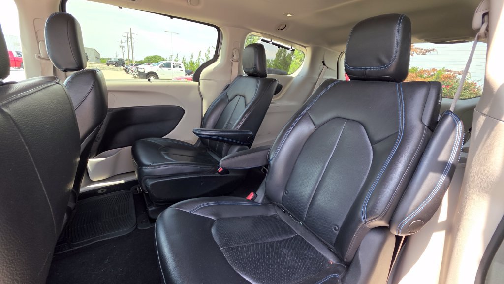 Used 2021 Chrysler Pacifica Touring-L FWD image 13