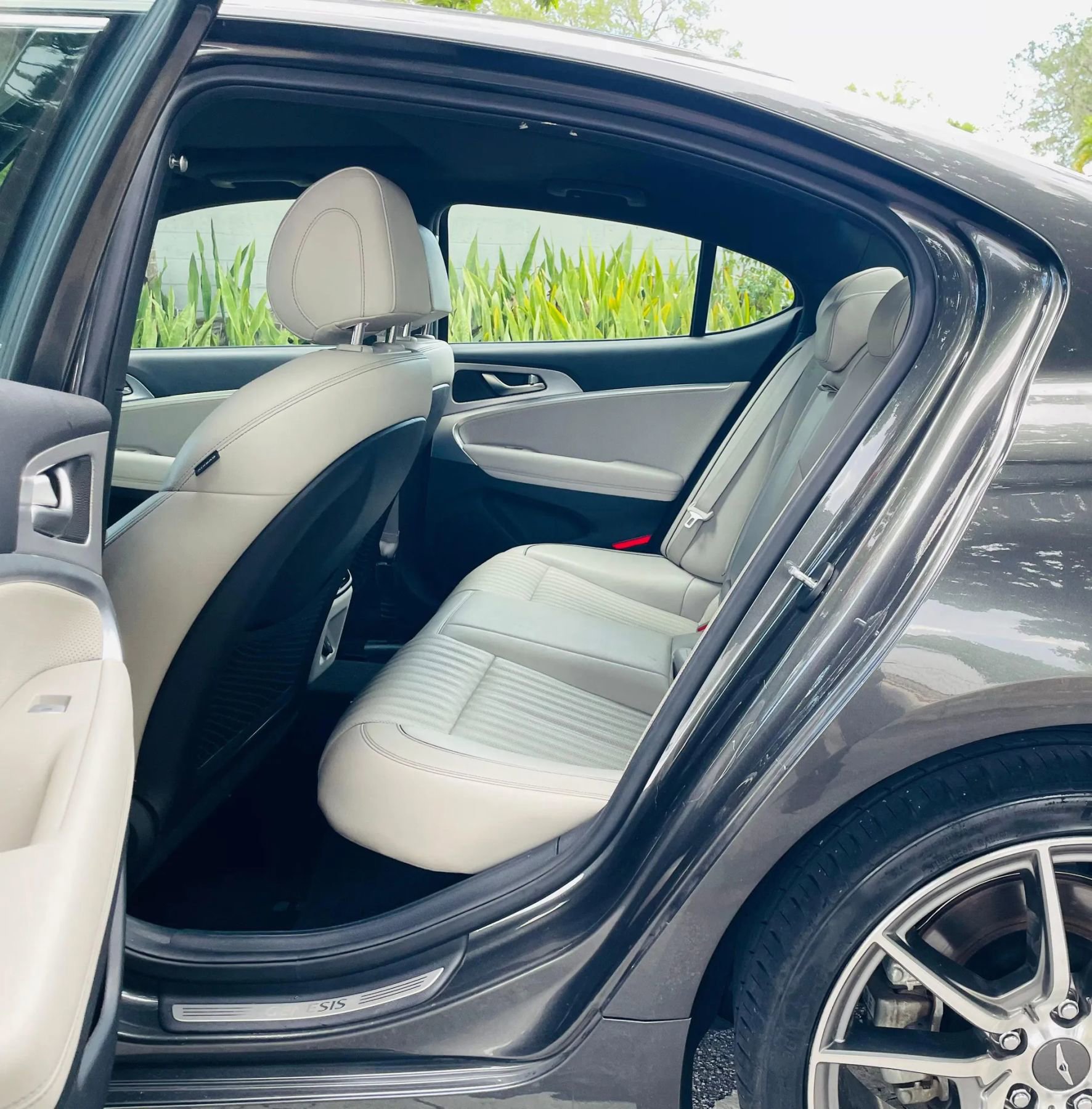 Used 2022 Genesis G70 2.0T w/ Prestige Package RWD image 10