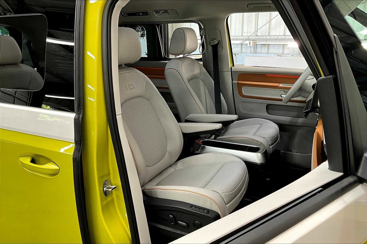 New 2025 Volkswagen ID. Buzz 1st Edition image 30