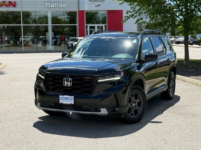Used 2025 Honda Pilot TrailSport image 9