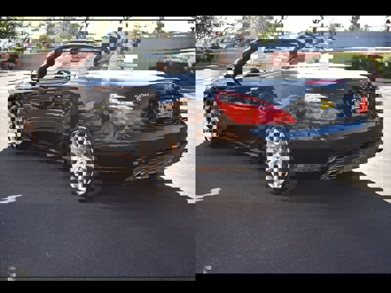 Used 2015 Mercedes-Benz SL 550 w/ Driver Assistance Package image 11