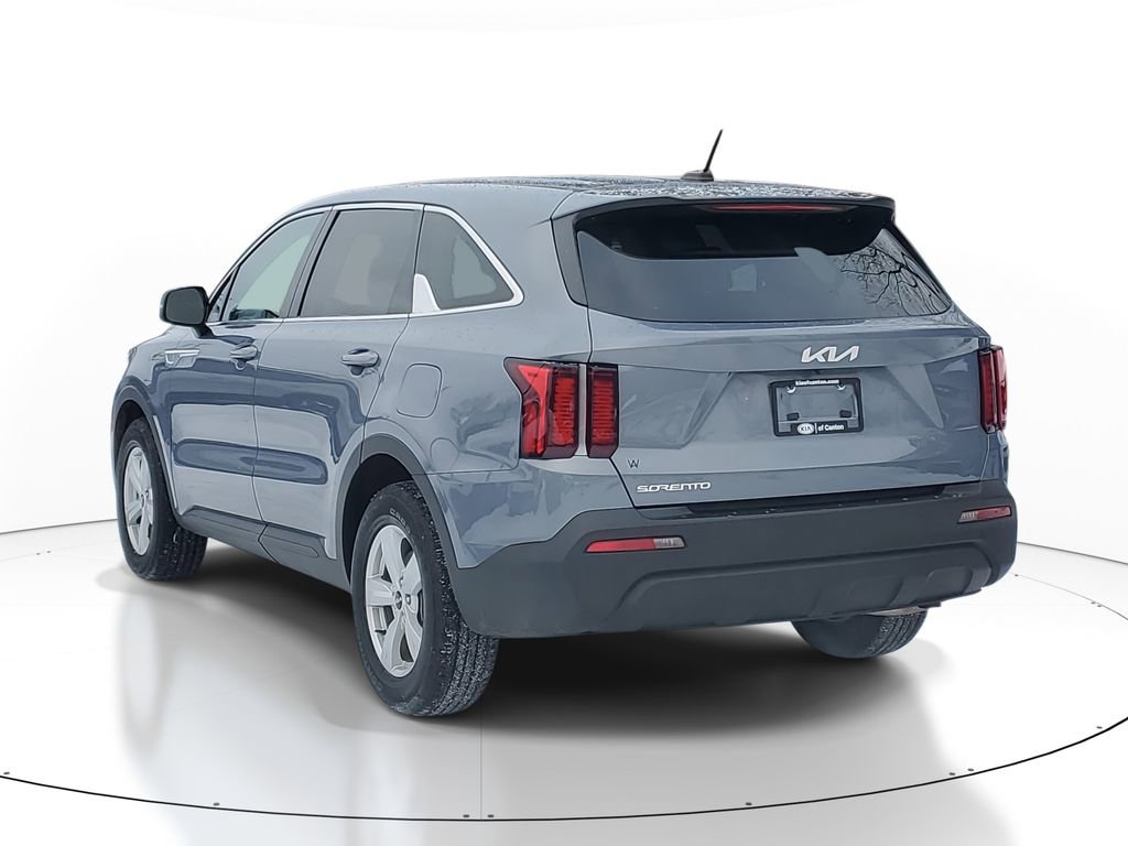 Used 2023 Kia Sorento LX image 3