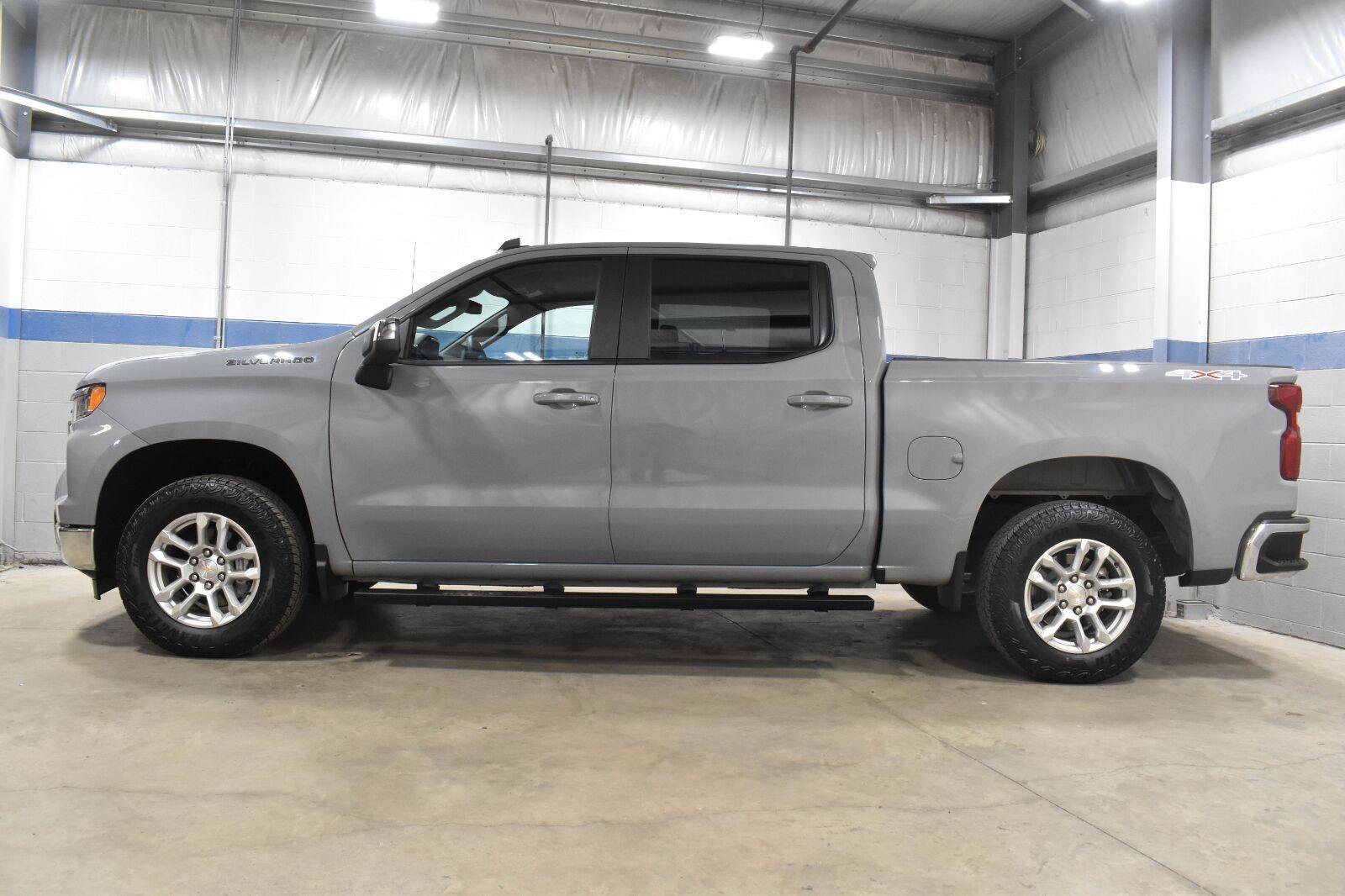 Used 2024 Chevrolet Silverado 1500 LT AWD/4WD image 20