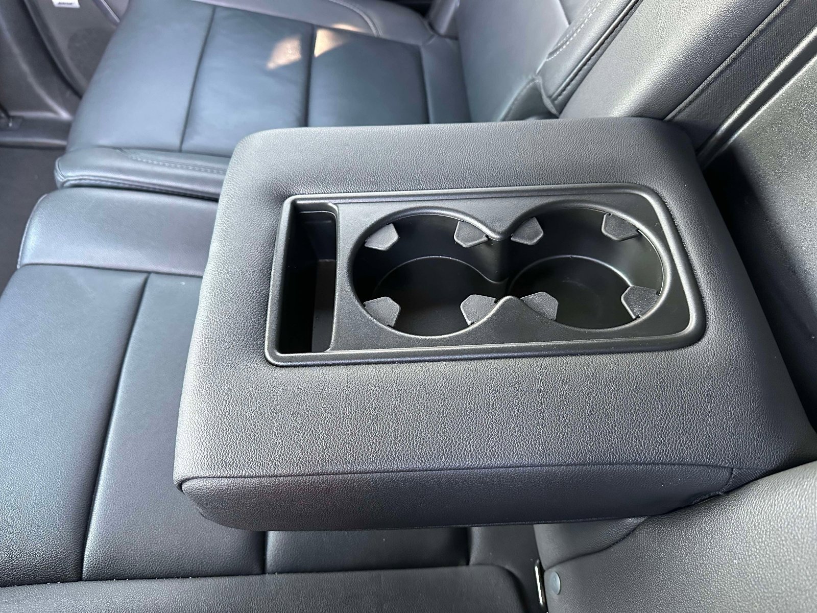 Used 2024 Chevrolet Suburban LT image 12