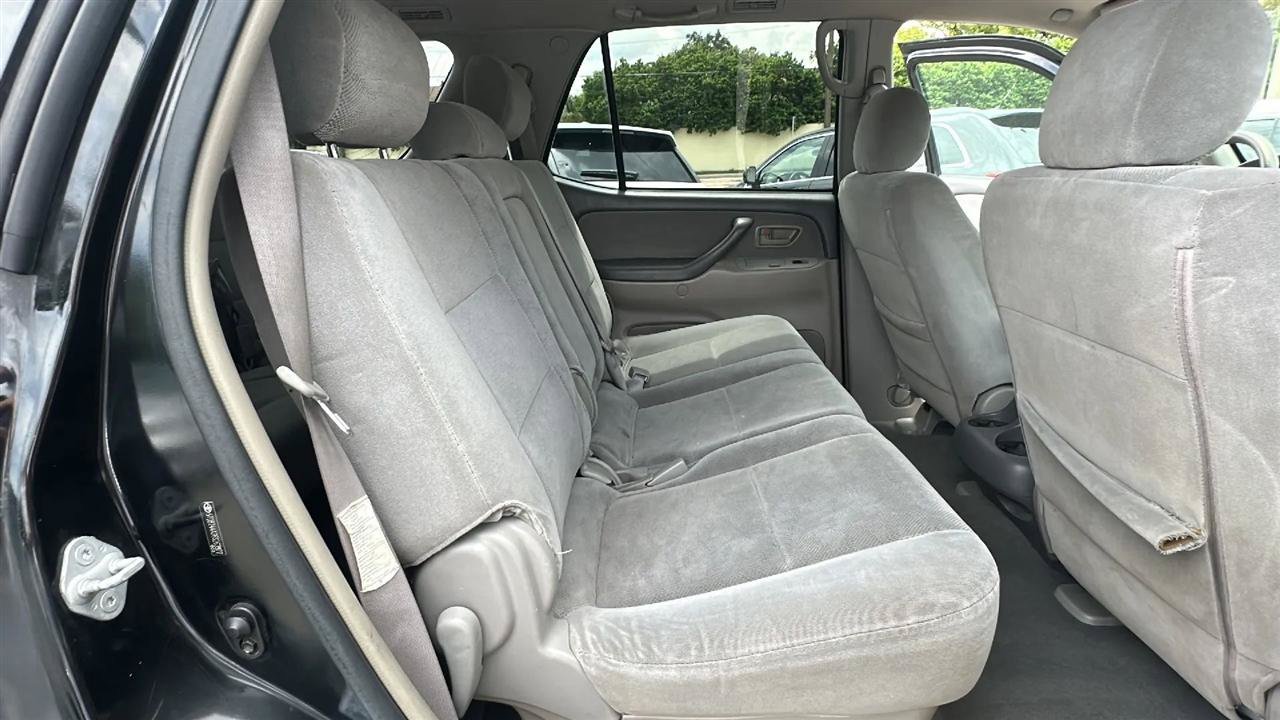 Used 2006 Toyota Sequoia SR5 AWD/4WD image 32