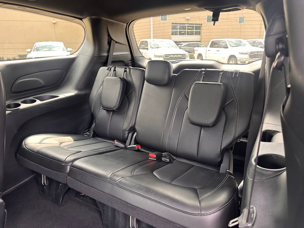 Used 2026 Chrysler Pacifica Select image 17