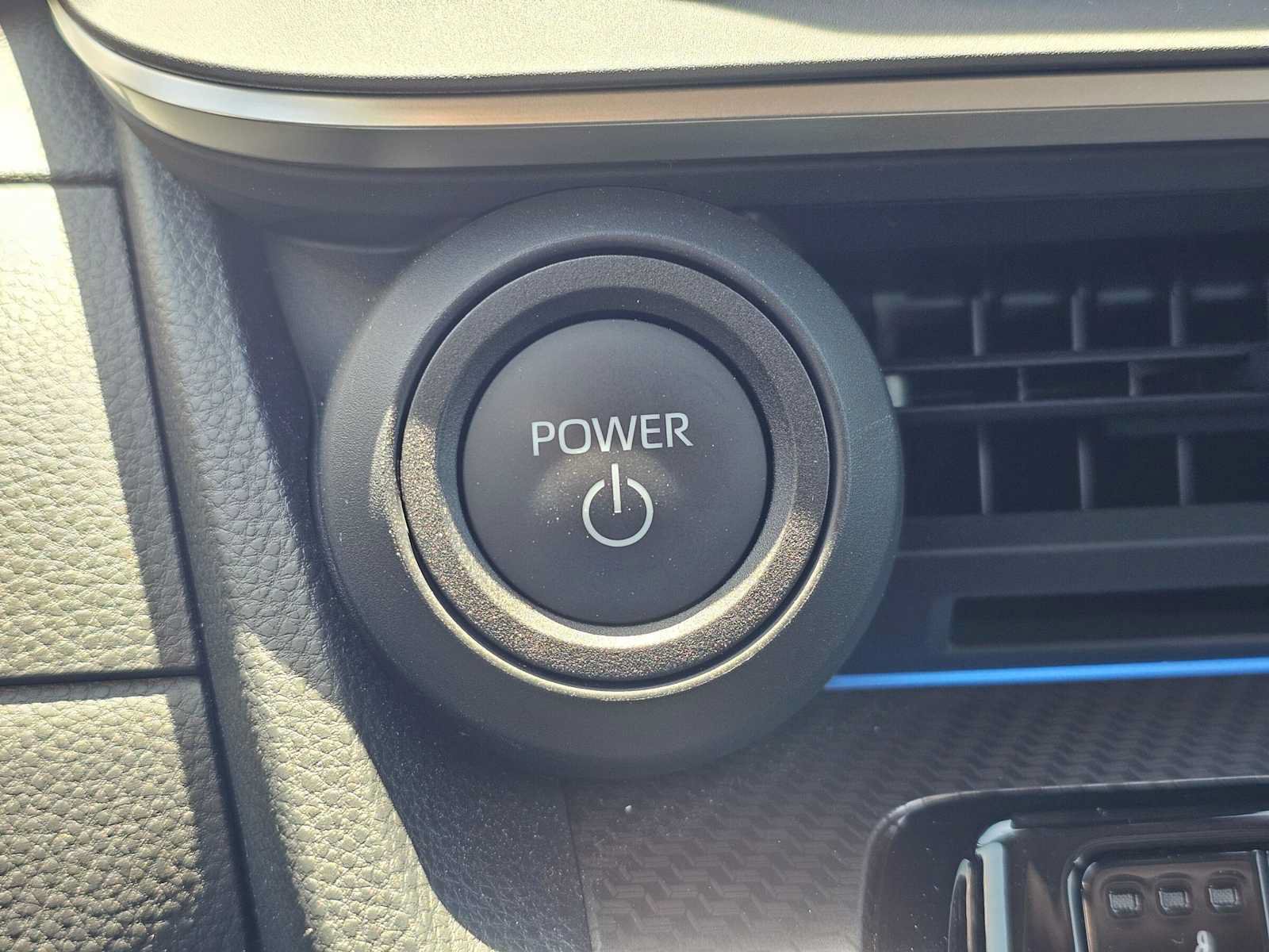 Certified 2026 Toyota Prius XLE FWD image 30