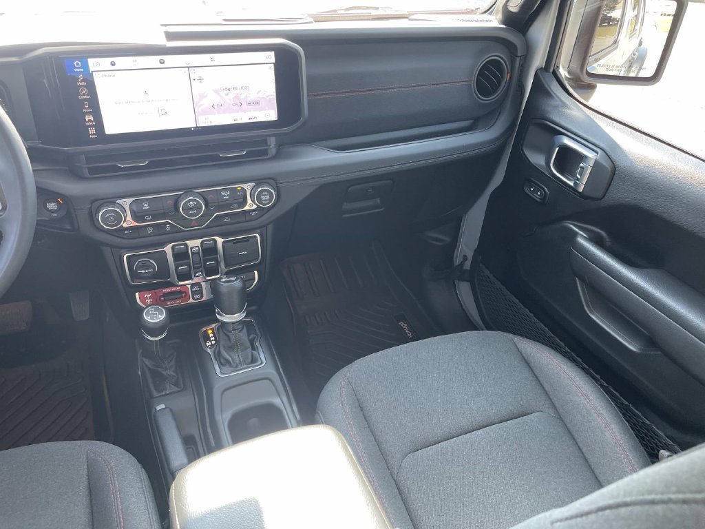 Used 2024 Jeep Wrangler Unlimited Rubicon AWD/4WD image 15