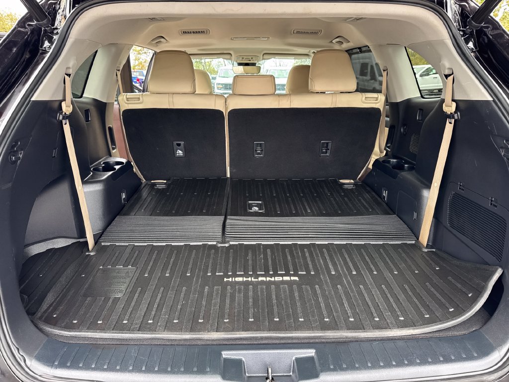 Used 2020 Toyota Highlander XLE AWD/4WD image 11