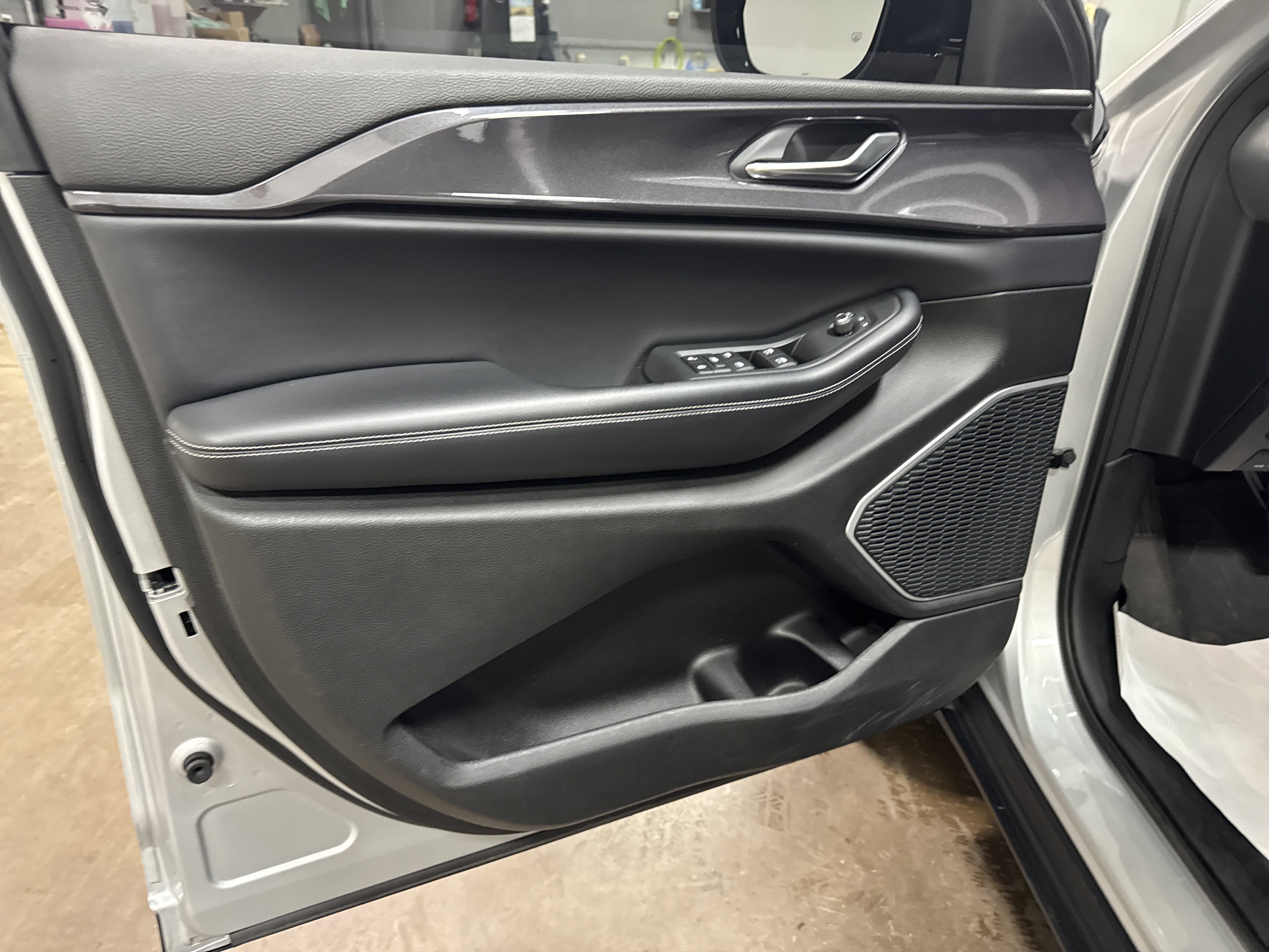 Used 2021 Jeep Grand Cherokee L Altitude image 14