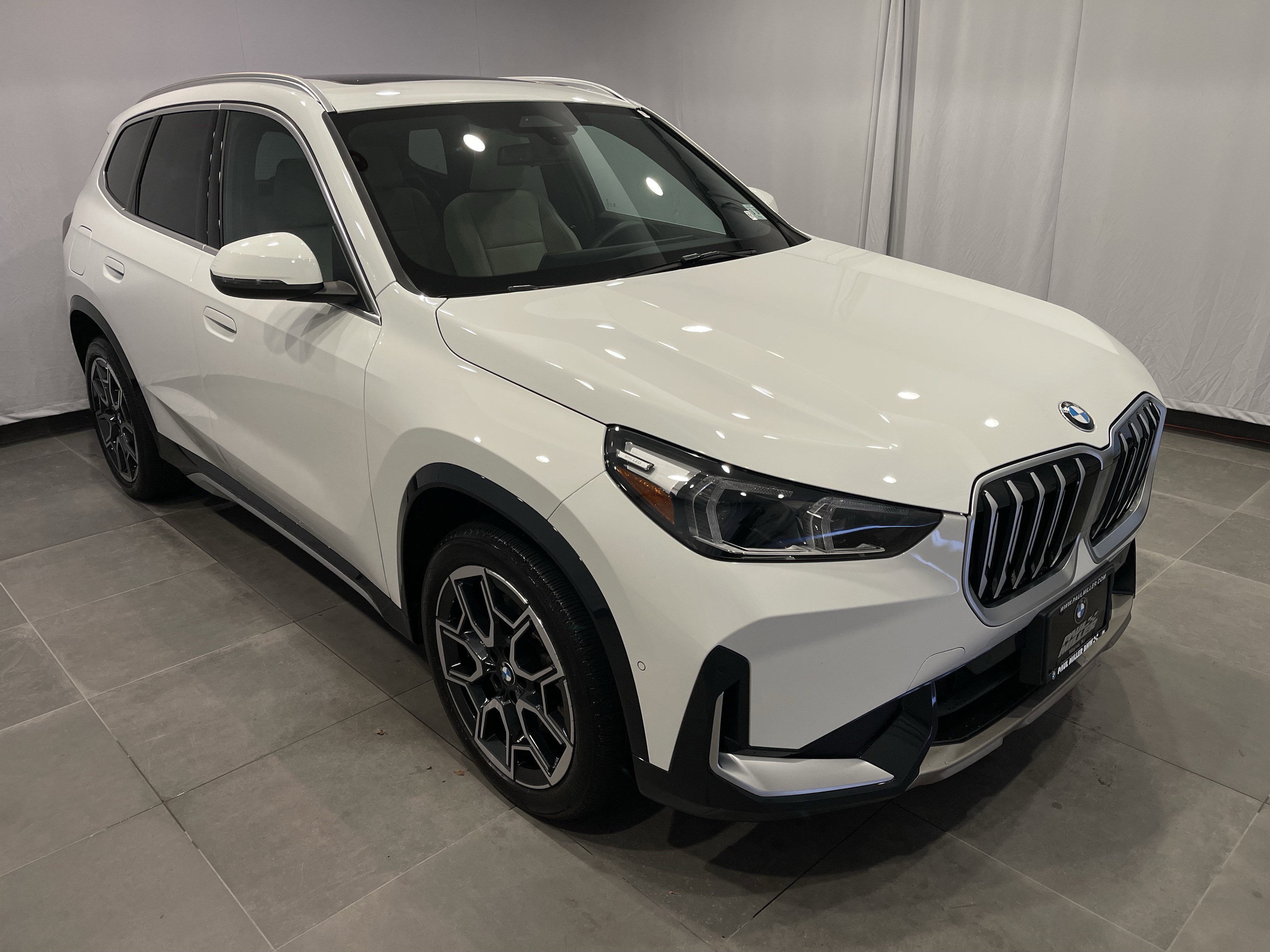 Used 2025 BMW X1 xDrive28i w/ Convenience Package image 3