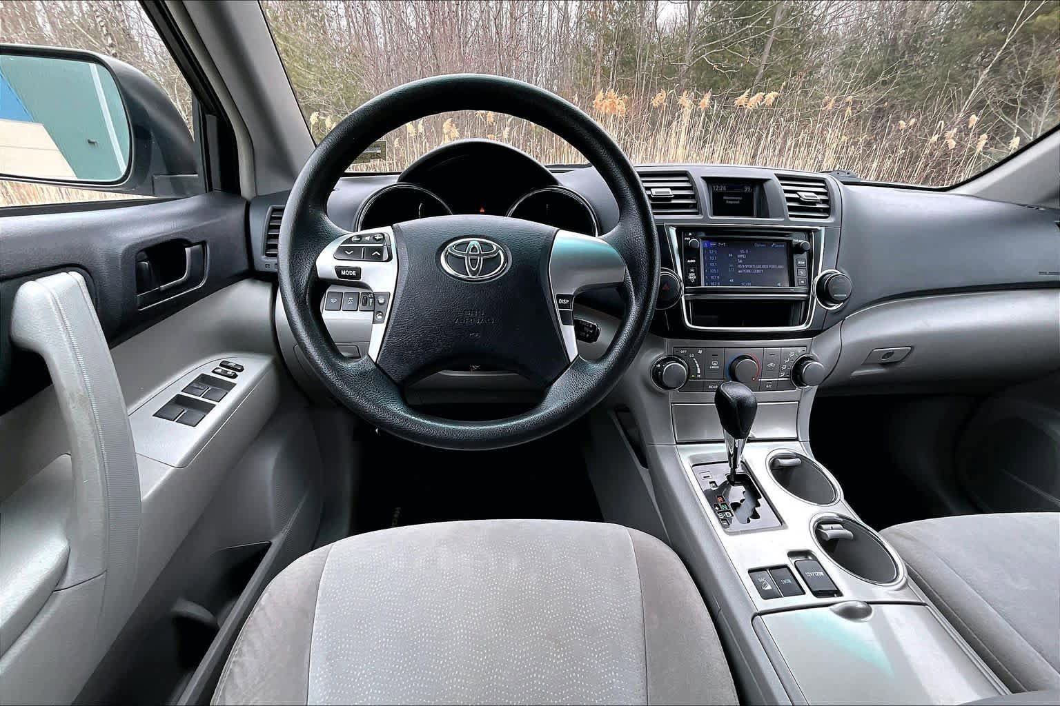 Used 2013 Toyota Highlander 4WD w/ Cold Weather Pkg image 6