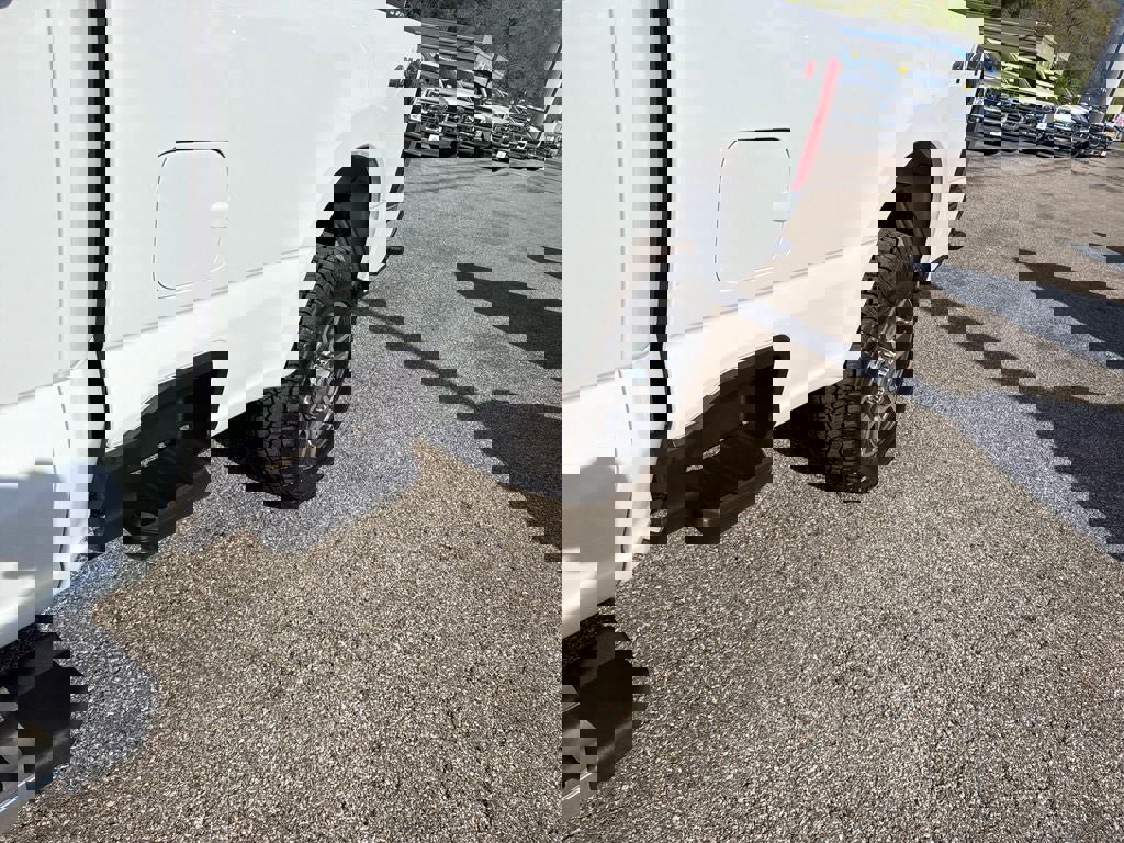 Used 2025 Ford F250 XLT image 12