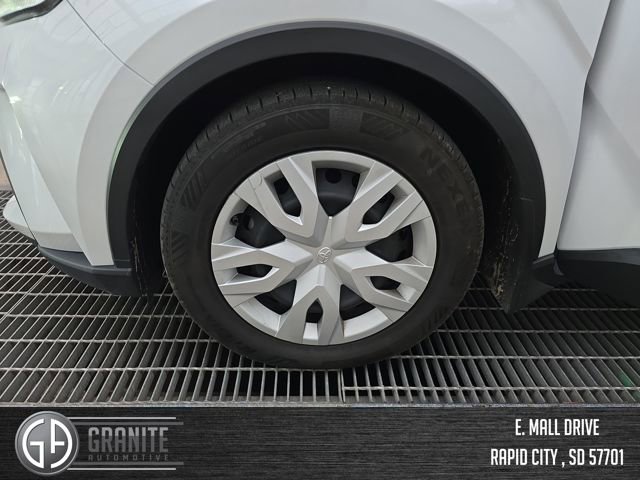 Used 2022 Toyota C-HR XLE image 26