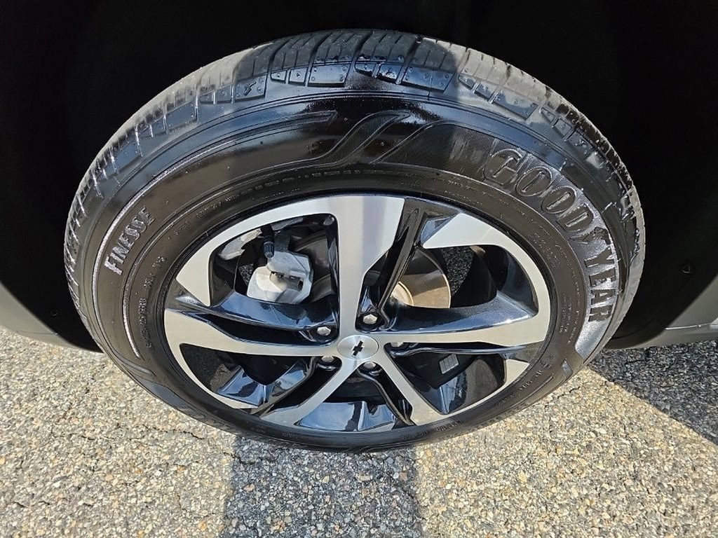Certified 2024 Chevrolet Trax RS FWD image 32