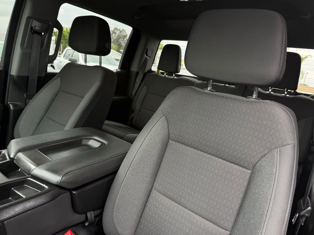 Used 2024 Chevrolet Silverado 1500 Custom Trail Boss w/ Dark Appearance Package AWD/4WD image 17
