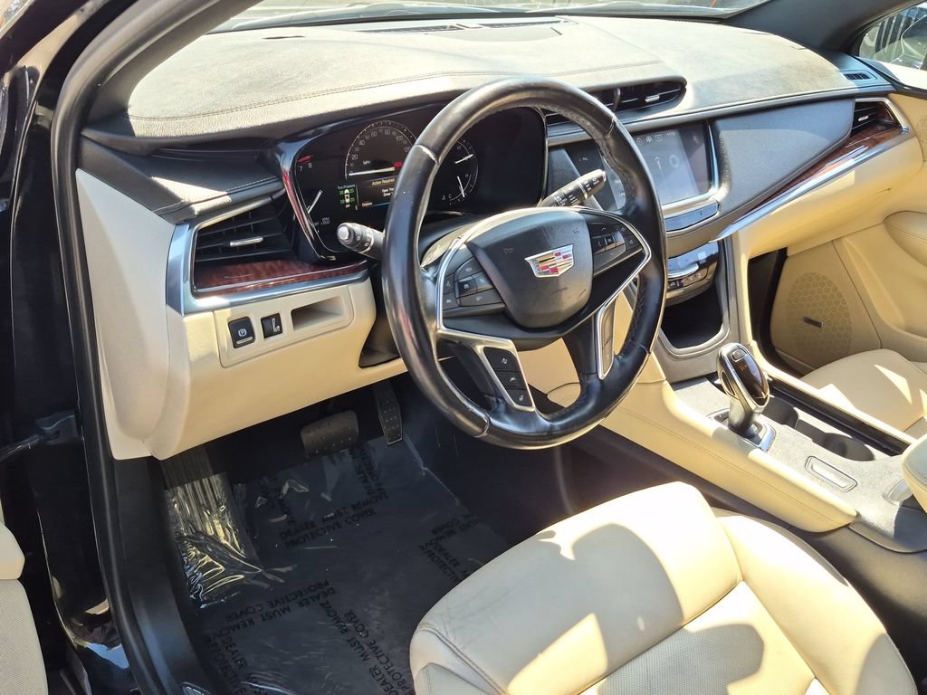 Used 2018 Cadillac XT5 Luxury w/ Driver Awareness Package FWD image 8