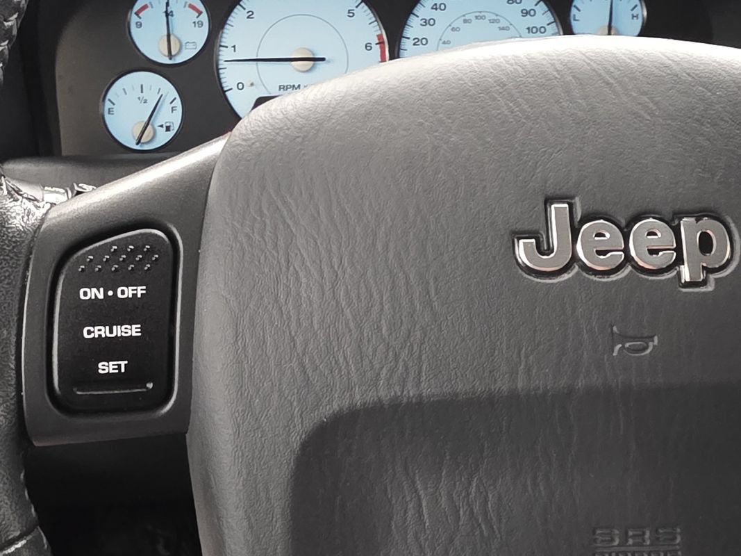 Used 2004 Jeep Grand Cherokee Limited w/ Cold Weather Group AWD/4WD image 27