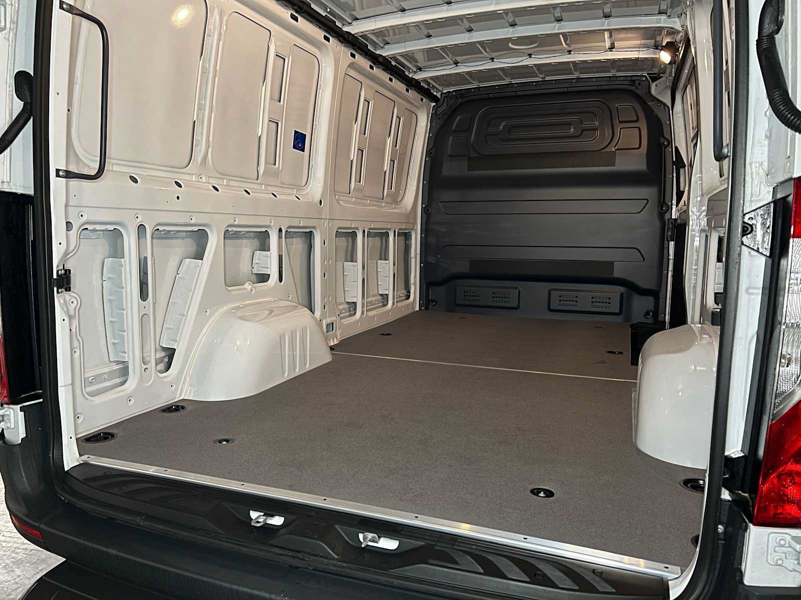 New 2025 Mercedes-Benz eSprinter 144 Cargo image 19
