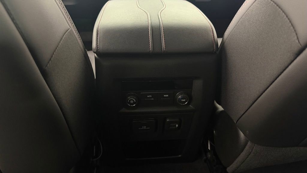 Used 2024 Chevrolet Traverse RS AWD/4WD image 28