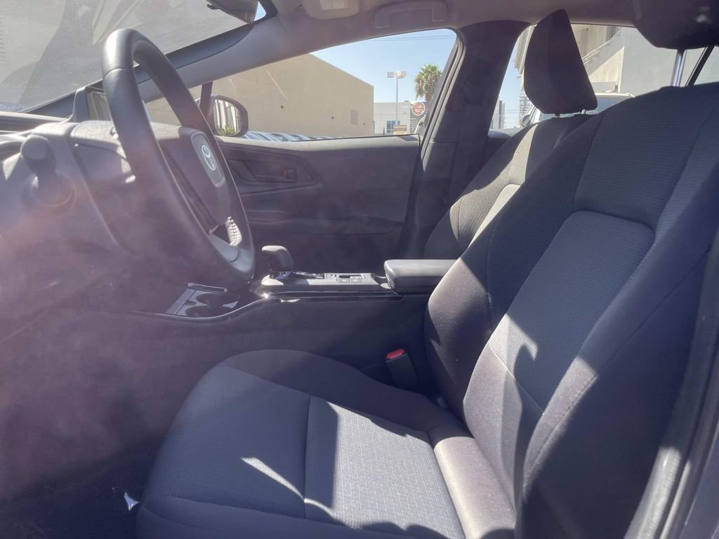 Used 2025 Toyota Prius LE FWD image 18