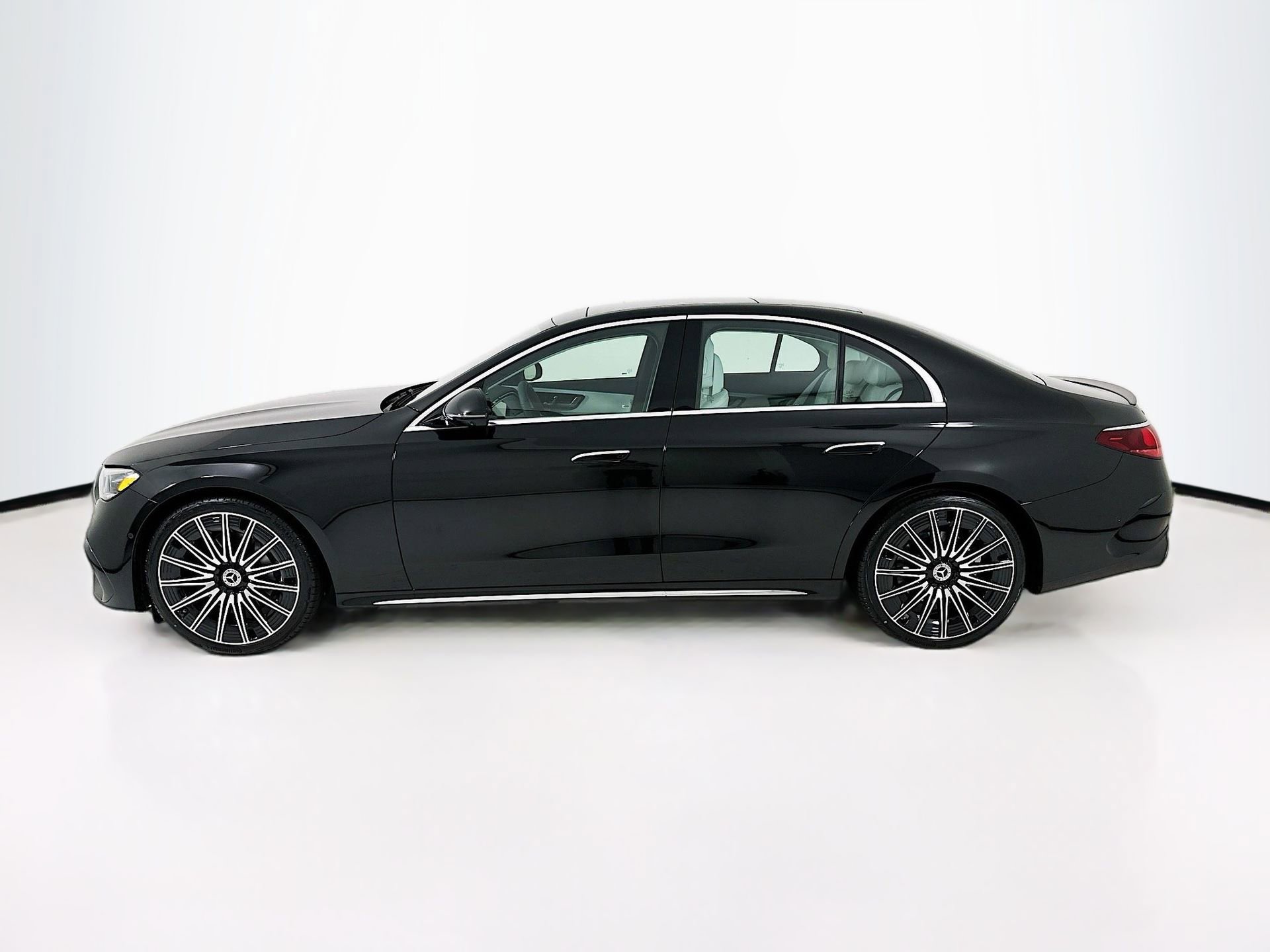 New 2026 Mercedes-Benz E 350 4MATIC Sedan image 5