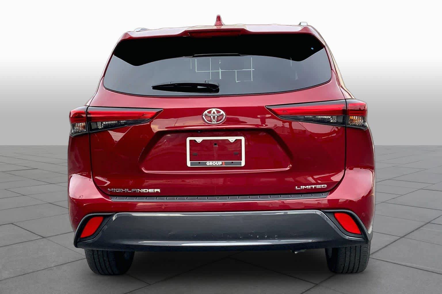 Used 2023 Toyota Highlander Limited FWD image 5