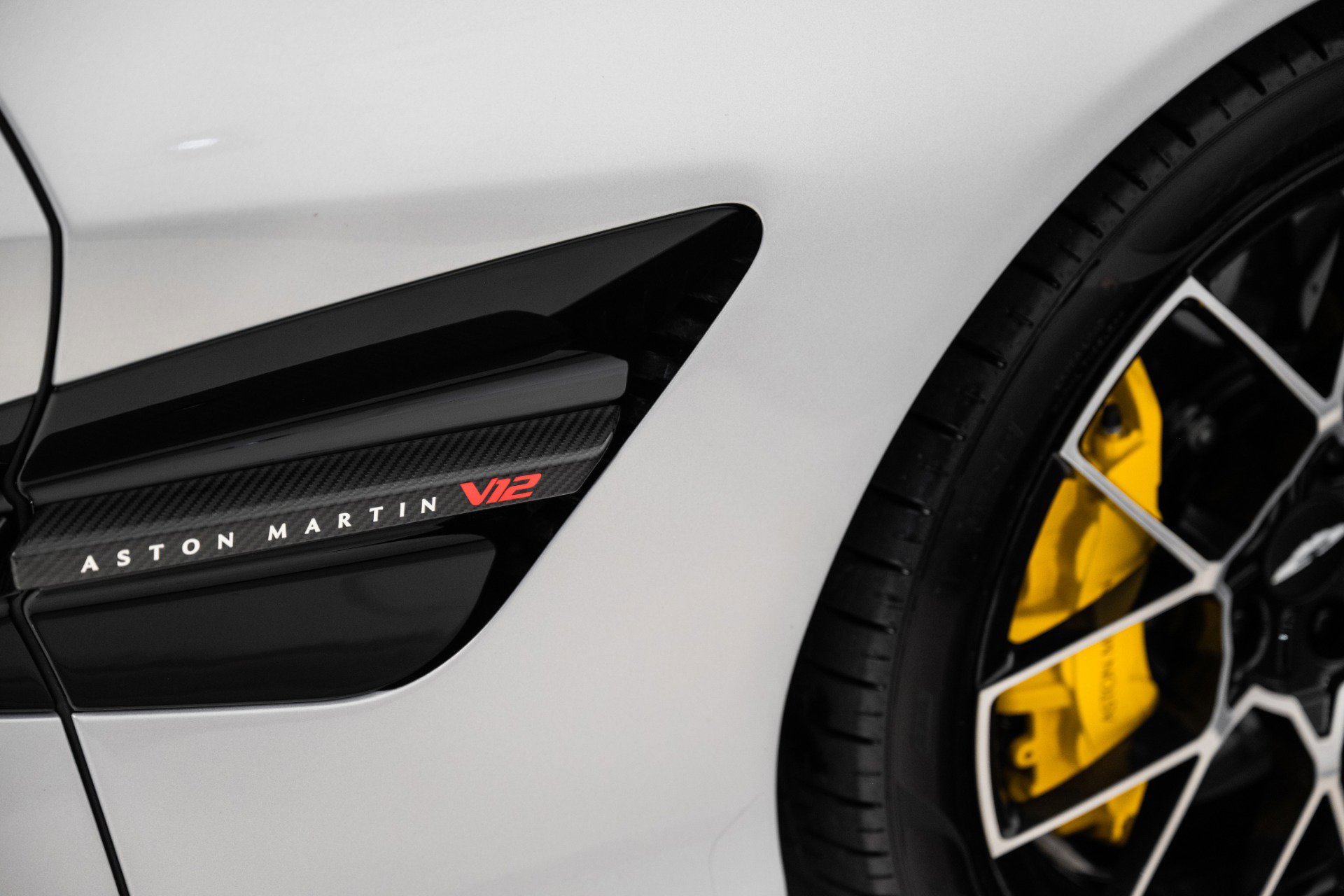 Used 2025 Aston Martin Vanquish image 9