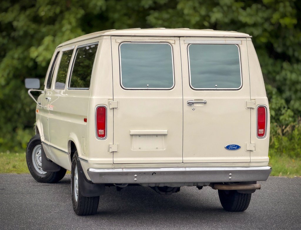 Used 1990 Ford E-150 and Econoline 150 RWD image 11