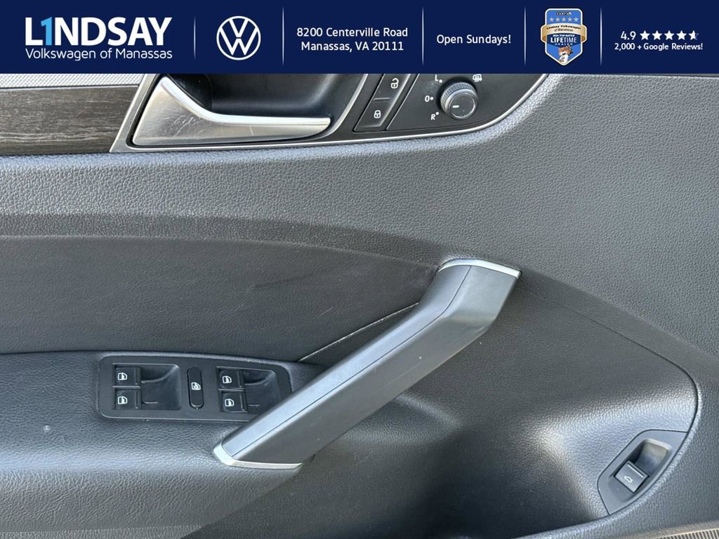 Used 2018 Volkswagen Passat 2.0T SEL Premium image 17
