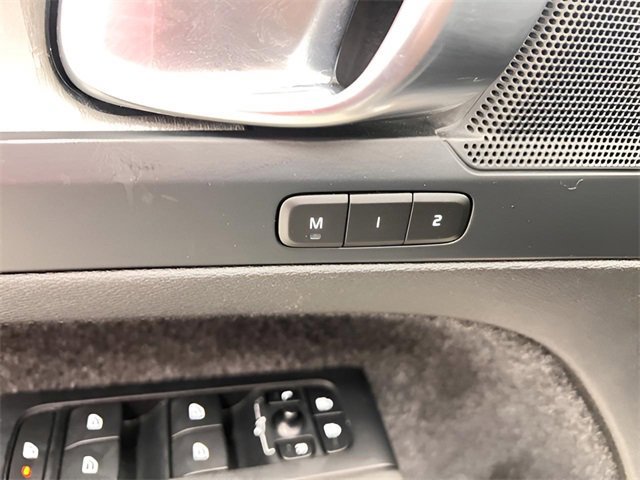 Used 2024 Volvo XC40 B5 Core image 19