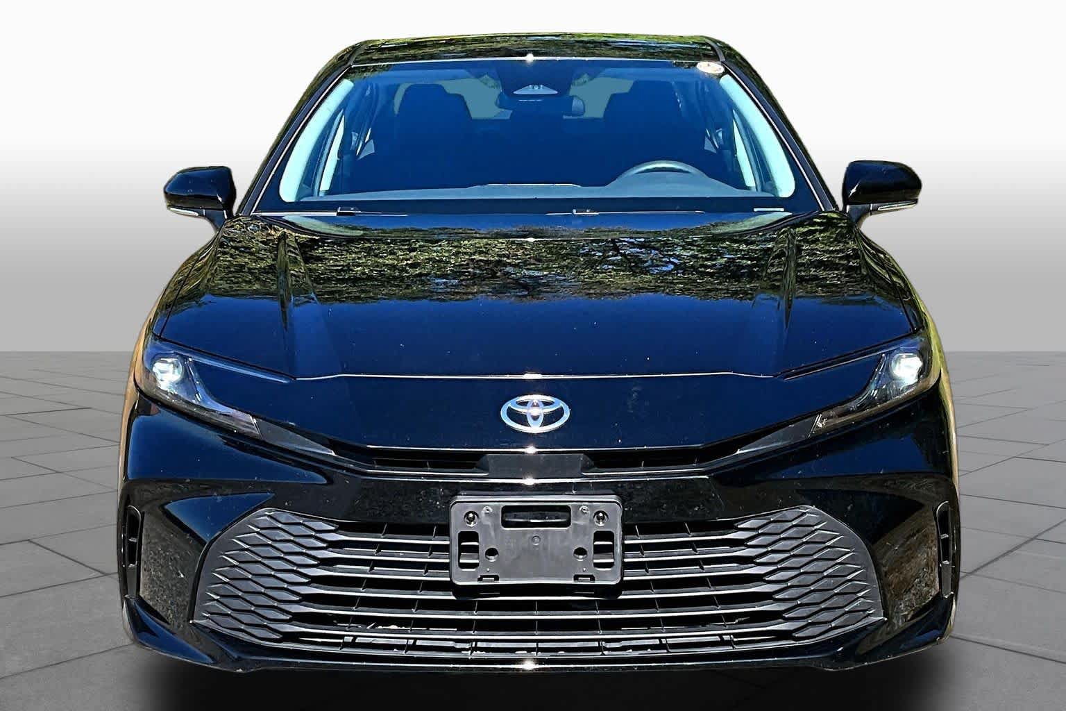 Used 2025 Toyota Camry LE FWD image 4