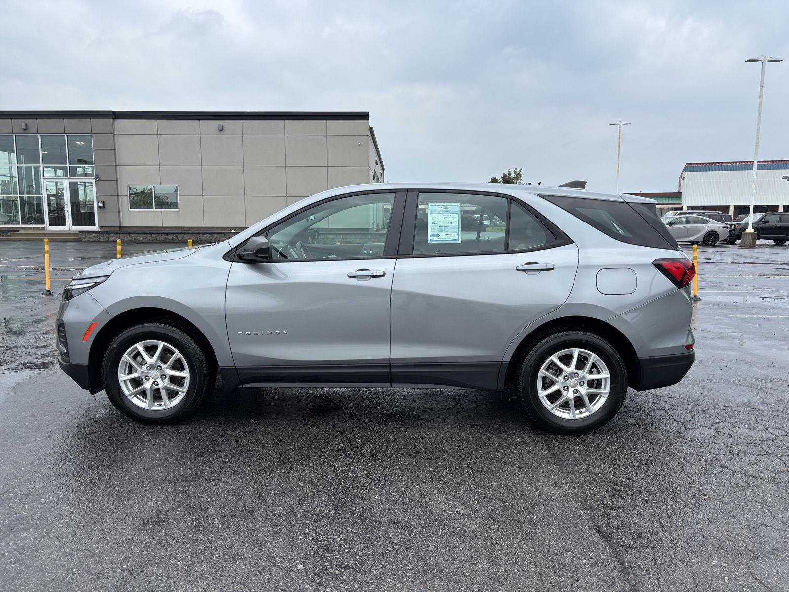 Used 2024 Chevrolet Equinox LS AWD/4WD image 4