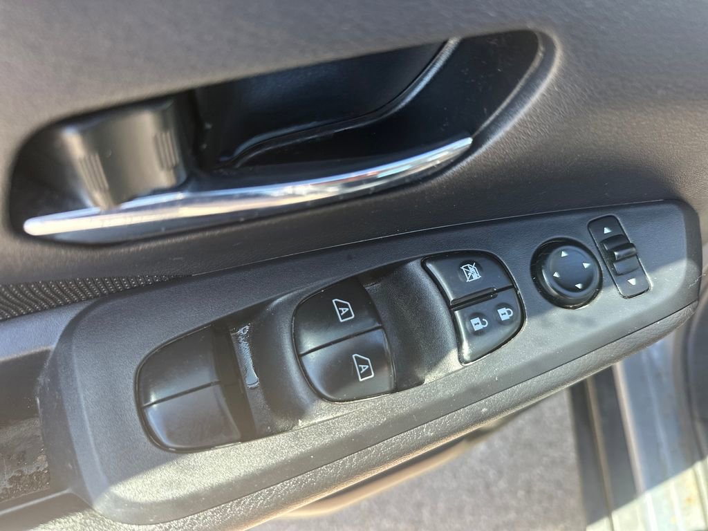 Used 2023 Nissan Kicks SV FWD image 13