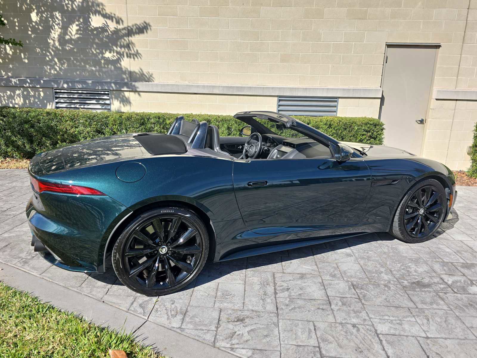 Used 2024 Jaguar F-TYPE R video 2