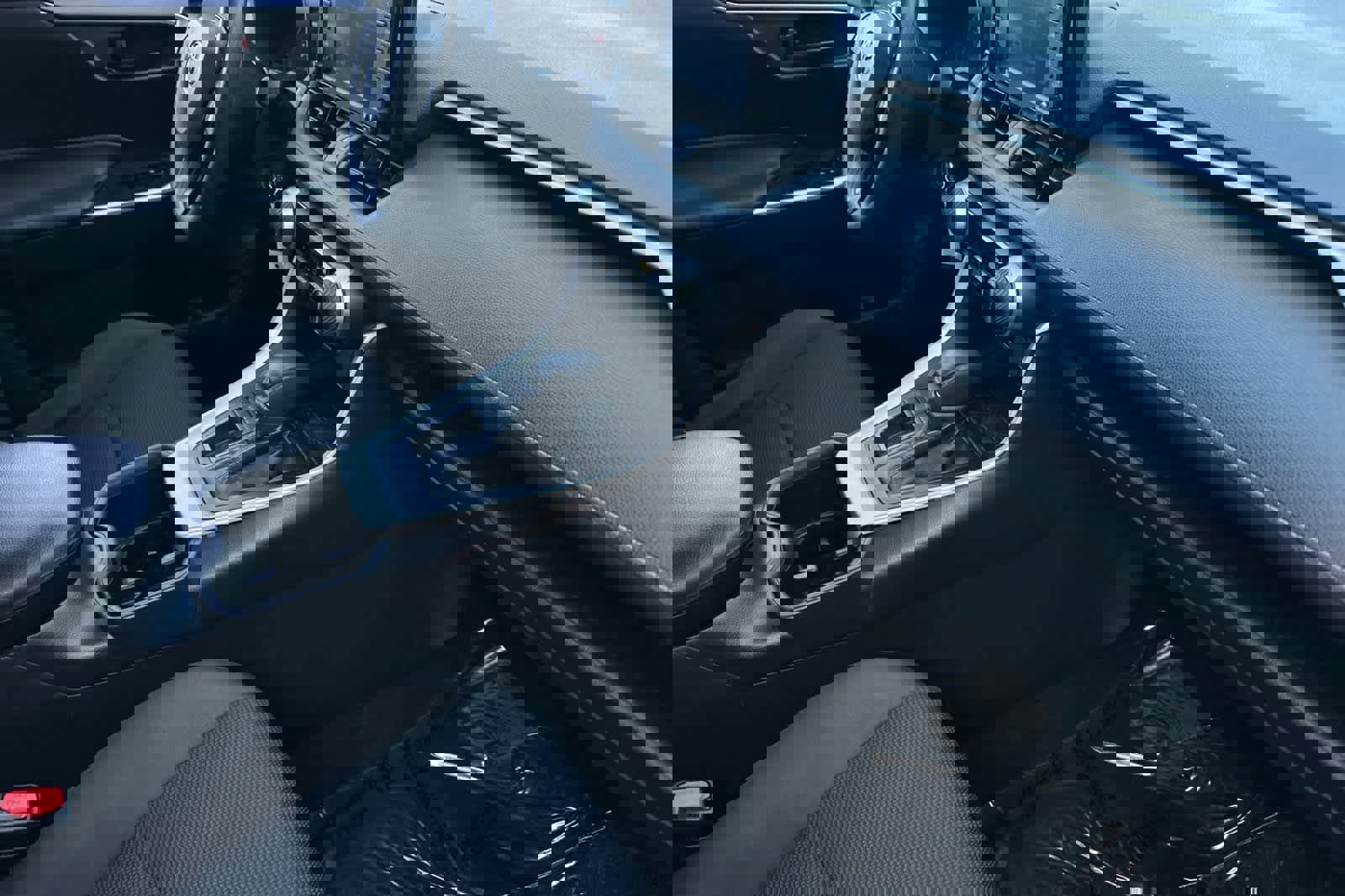 Used 2022 Toyota RAV4 LE image 18