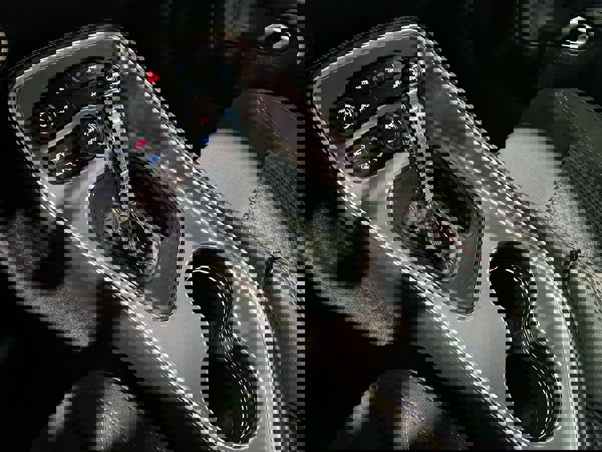 Used 2019 Dodge Challenger SXT image 39