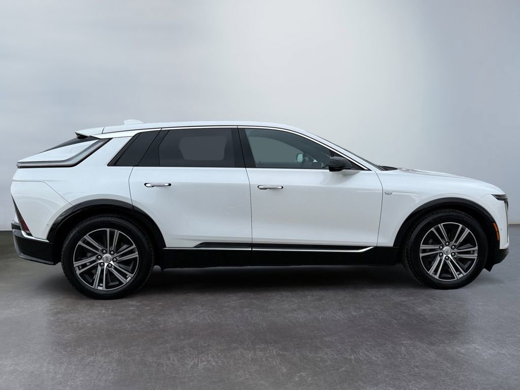 Used 2024 Cadillac Lyriq Luxury image 2