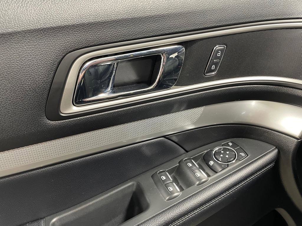 Used 2017 Ford Explorer XLT w/ Equipment Group 202A image 12